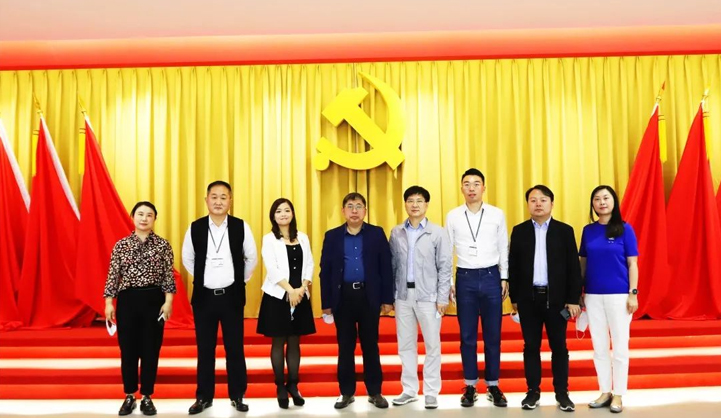 市經(jīng)濟信息委領(lǐng)導(dǎo)一行蒞臨三峽電纜督導(dǎo)檢查防疫工作