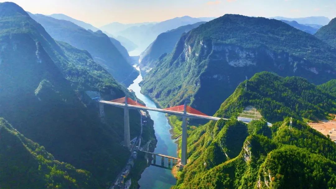 渝湘復(fù)線彭酉段通車，三峽電纜2025年首條“致富路”作品亮相！