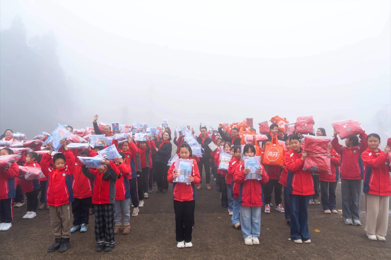 三峽資訊丨三峽電纜參加2025年“冬日陽光溫暖你我”新春關(guān)愛行動(dòng)