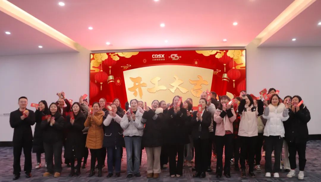 嶄新征程自今始，揚(yáng)帆遠(yuǎn)航天地寬